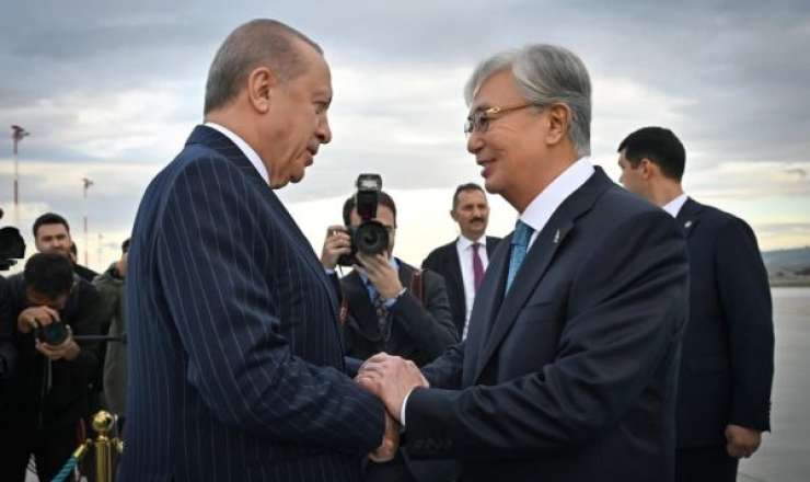 Ərdoğan Tokayevlə görüşdü, Antalyaya dəvət etdi 