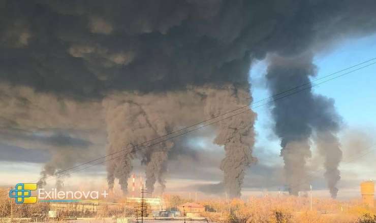 Ukrayna Rusiyanın neft zavodunu dronlarla vurdu - FOTO