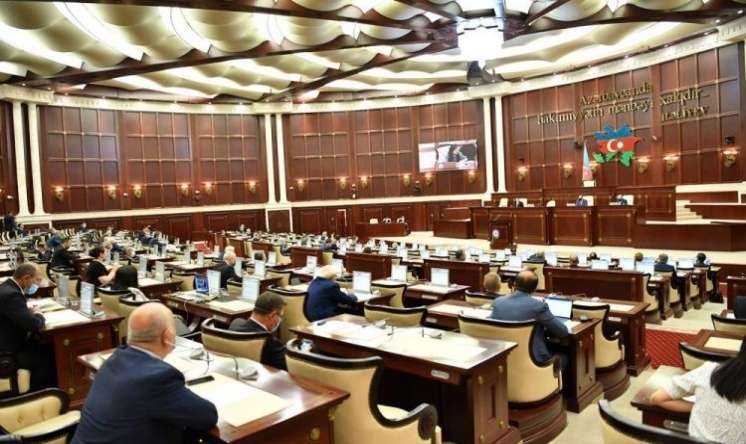 Evsiz deputatların kirayə haqqı artırılsın - Parlamentdə TƏKLİF