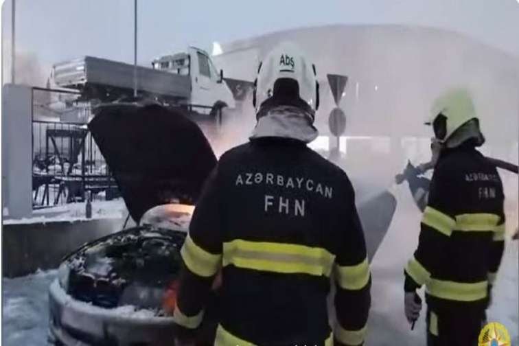 Bakı-Sumqayıt yolunda BMW yanıb