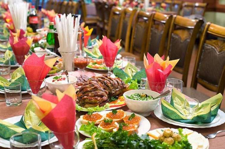 Toyda kütləvi zəhərlənmə: 55 nəfər xəstəxanaya aparıldı